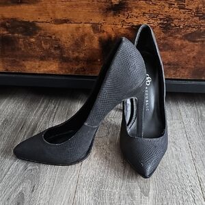 Rock & Republic Black Snakeskin Heels